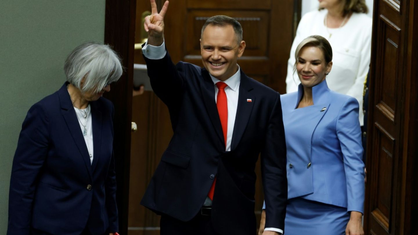 Rechtsnationalist Karol Nawrocki als neuer Präsident Polens vereidigt