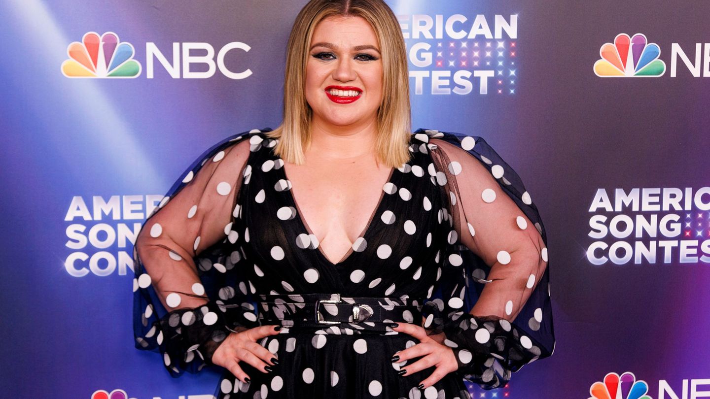 Leute: Ex-Mann gestorben – Kelly Clarkson verschiebt Konzerte