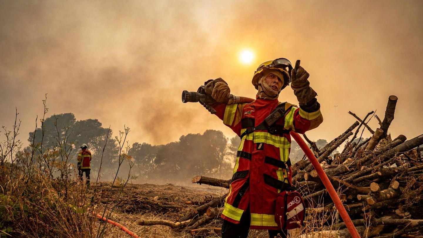Feuerwehr kämpft weiter: Größter Brand seit Jahrzehnten in Frankreich unter Kontrolle