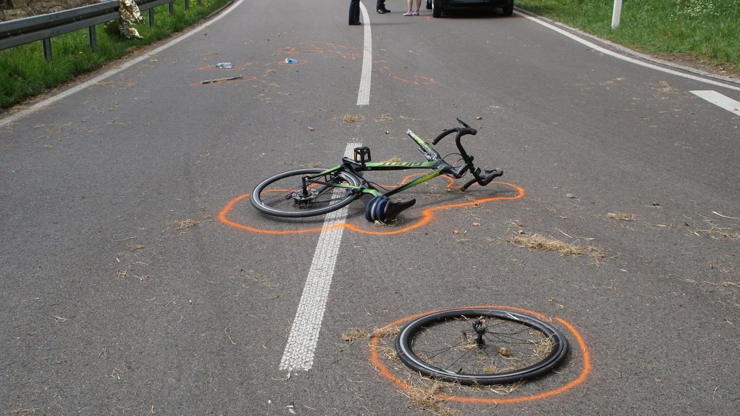 Polizei-Fahndung: Radfahrer tödlich verletzt – Verursacher flüchtet