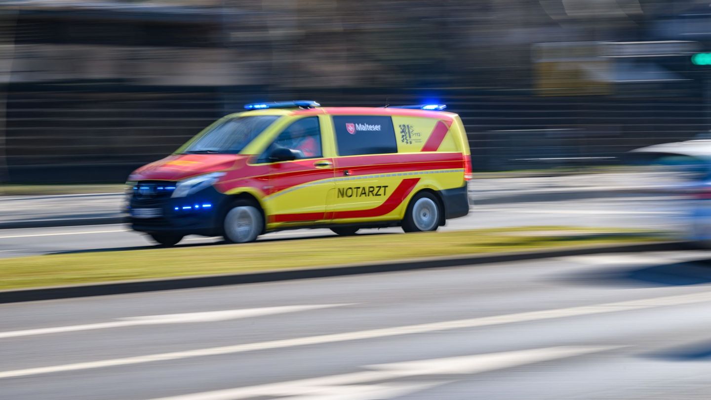 Niederbayern: Mann stirbt nach Sturz von Baugerüst