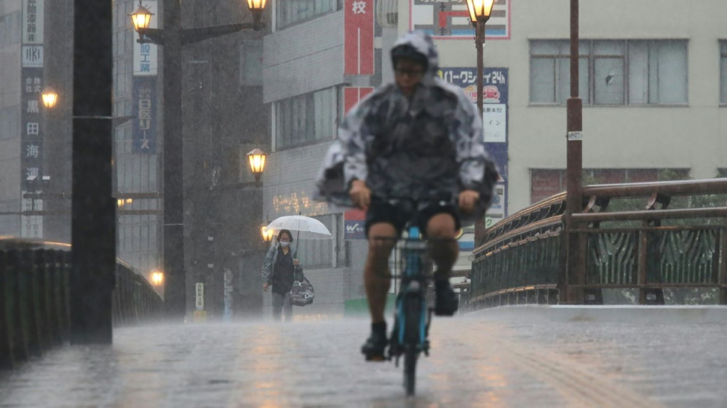 Starkregen und Erdrutsche: Millionen Japaner sollen ihre Häuser verlassen