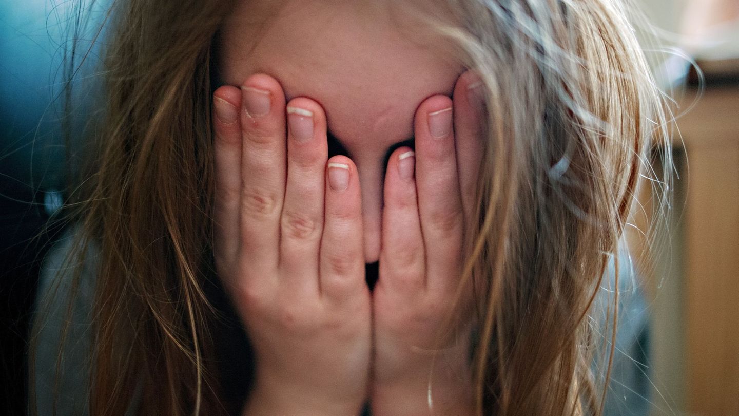 Gesellschaft: Vernachlässigt und geschlagen: Mehr Jugendliche gefährdet