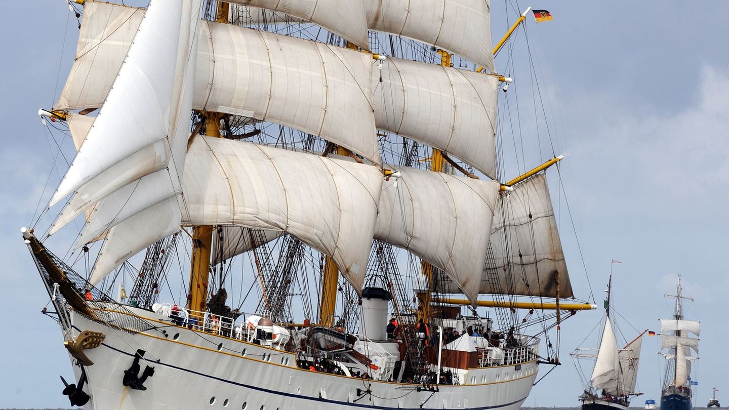 Windjammerfestival: Parade mit Präsident: „Sail“ beginnt in Bremerhaven