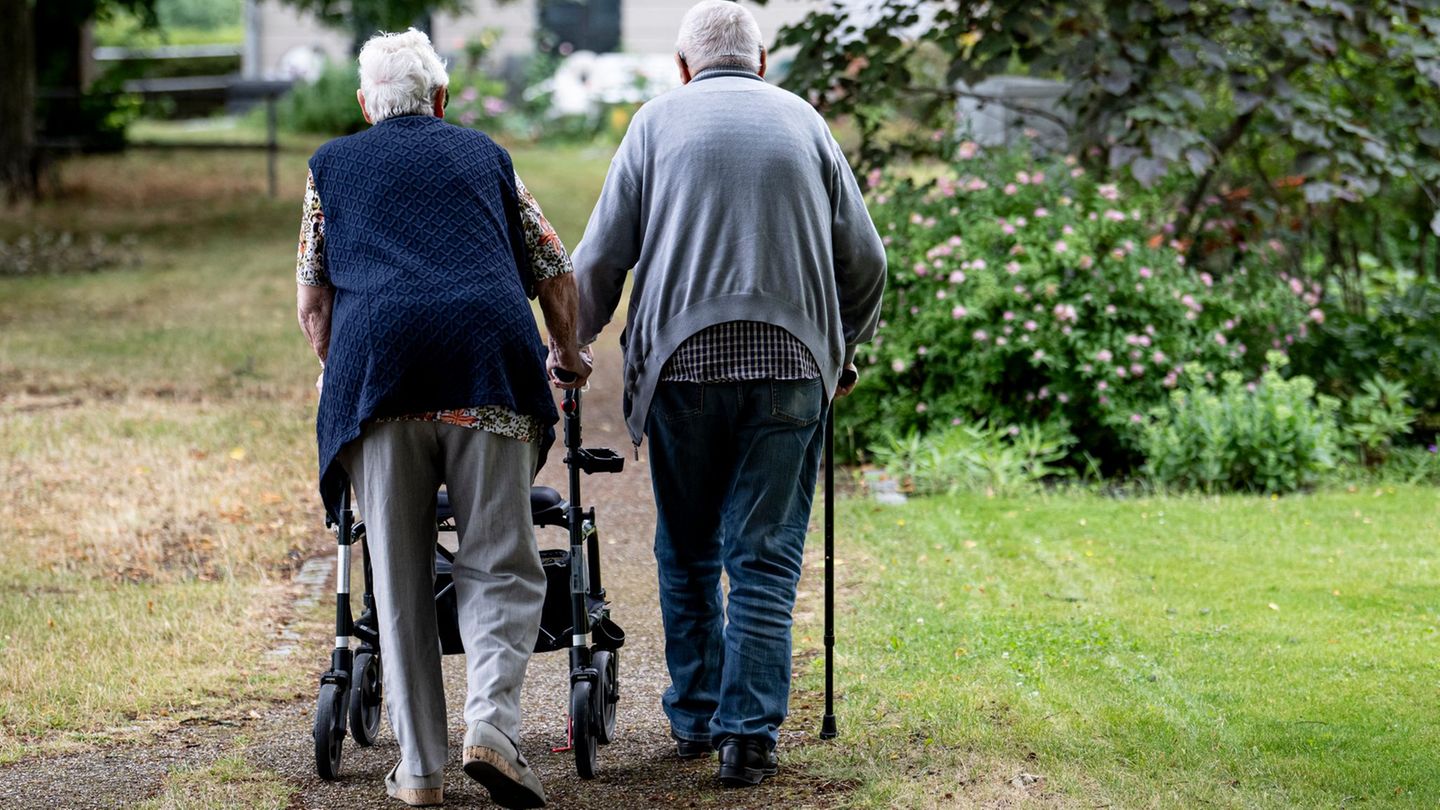 Lebenshilfe-Forschung: Anders gehen bei Knie-Arthrose könnte helfen