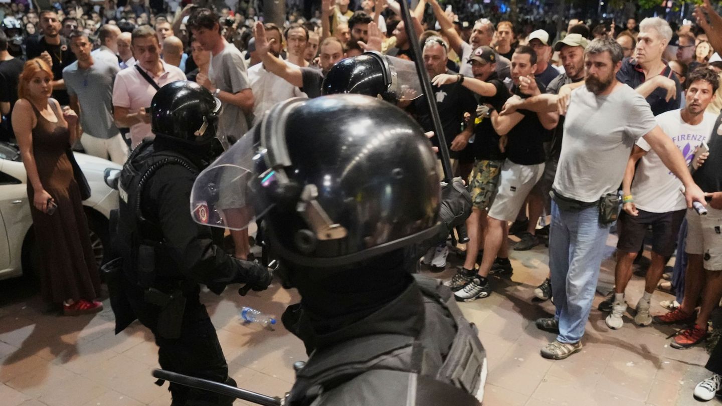 Demonstrationen: Proteste gegen Regierung in Serbien eskalieren erneut