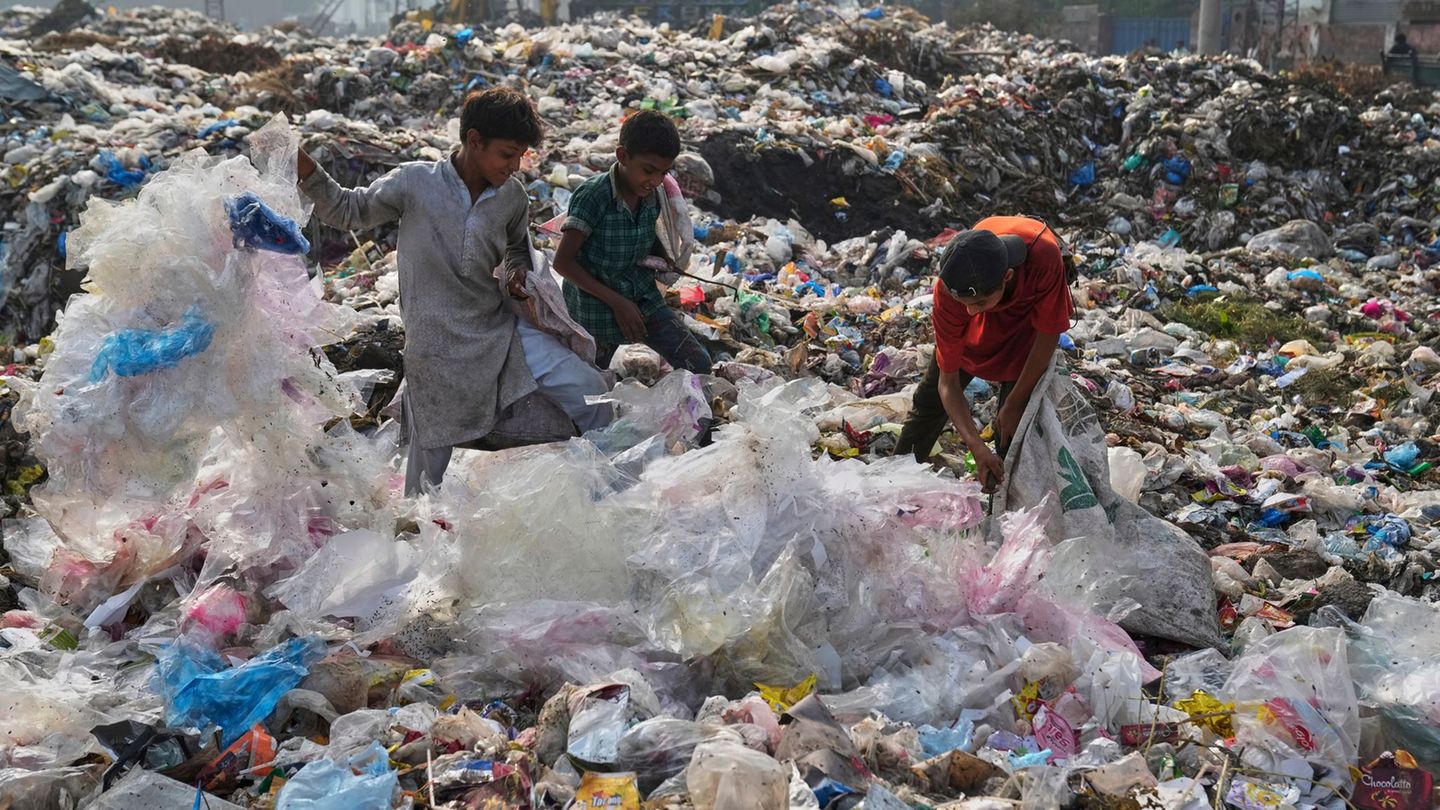 Abfall und Umwelt: Ende vertagt: Plastikmüll-Verhandlungen gehen weiter