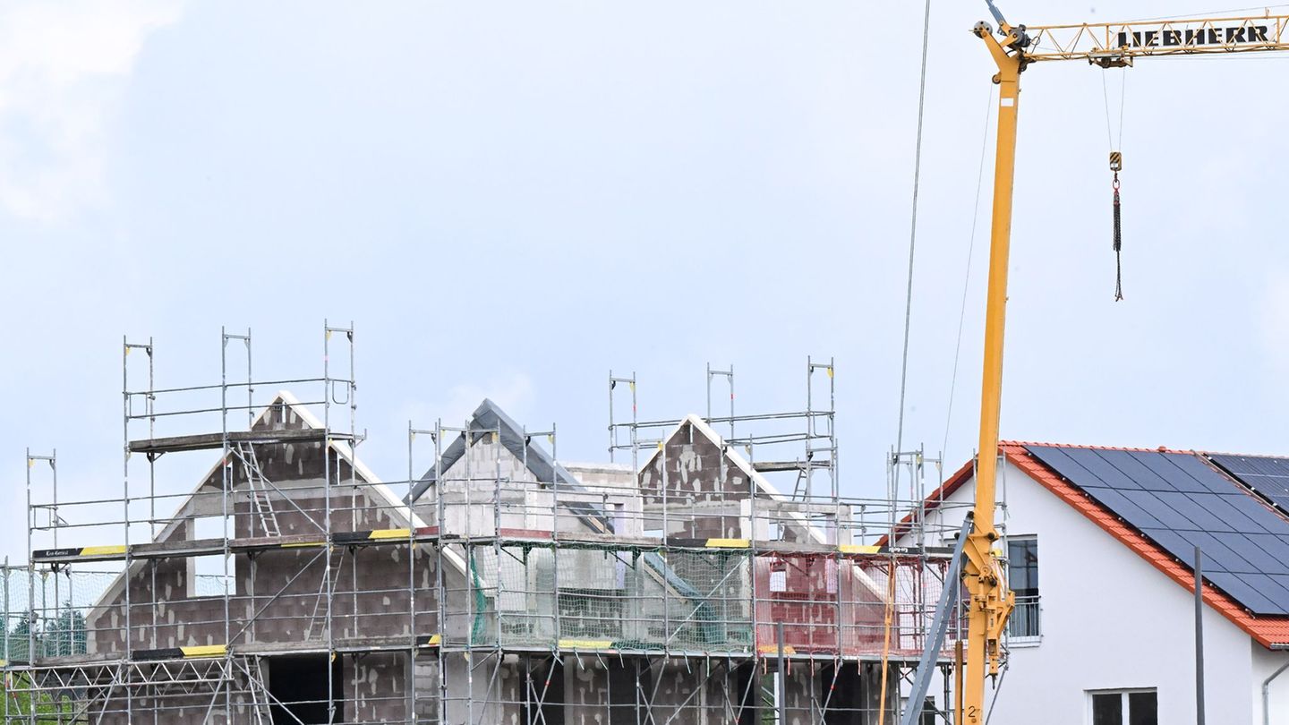 Wohnen: Linke: Mehr sozialer Wohnungsbau statt Eigenheim-Kredite