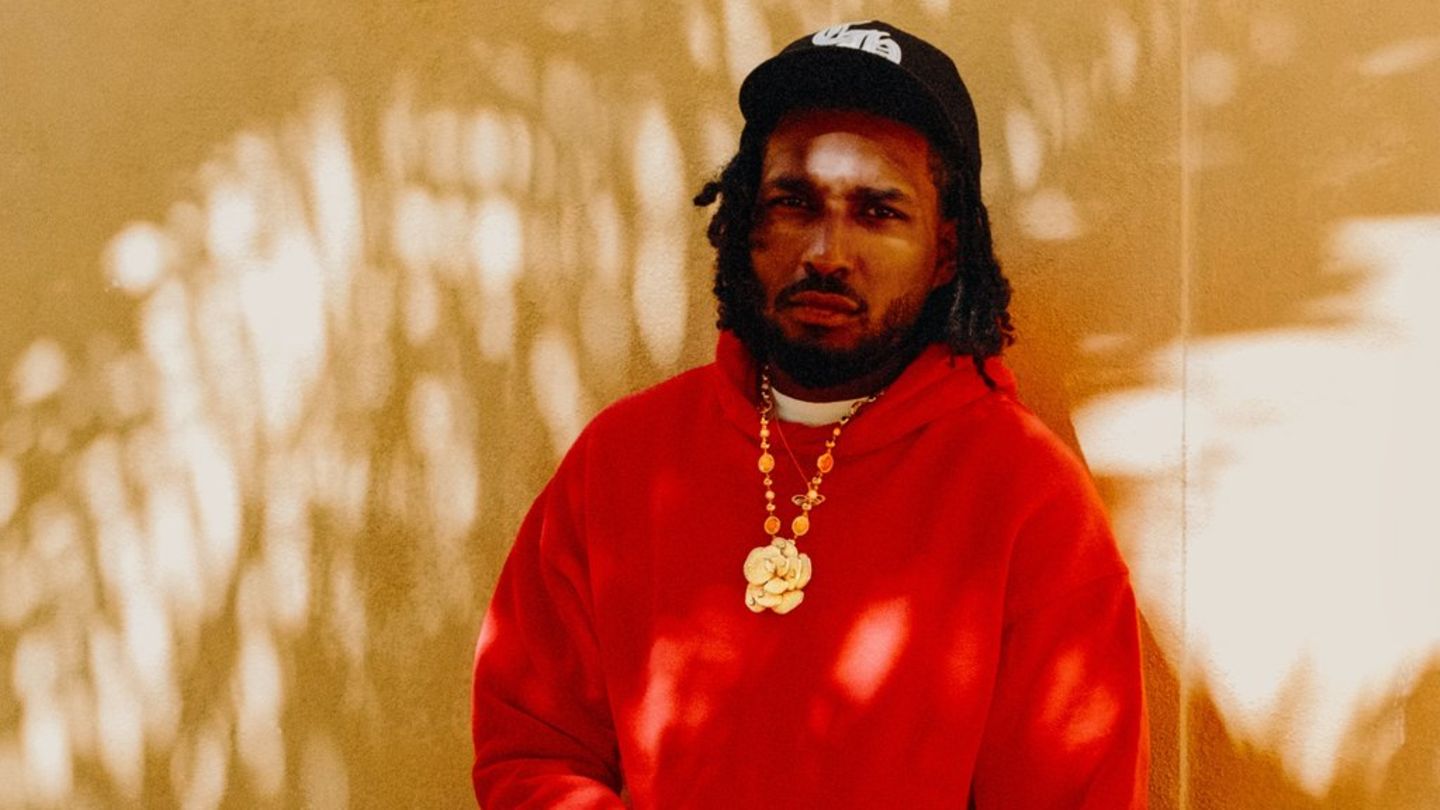 Reezy: Frankfurter Rapper klettert an die Spitze