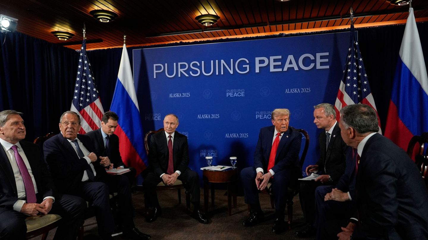 Gipfeltreffen in Alaska: Presse muss nach Blick auf Putin und Trump Raum verlassen