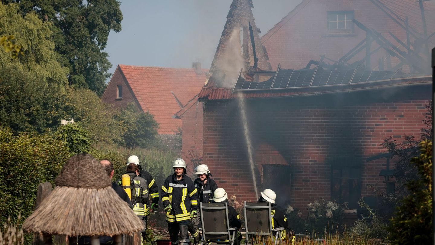 Melle: Lagerhalle und Wohnhaus brennen – Millionenschaden entsteht