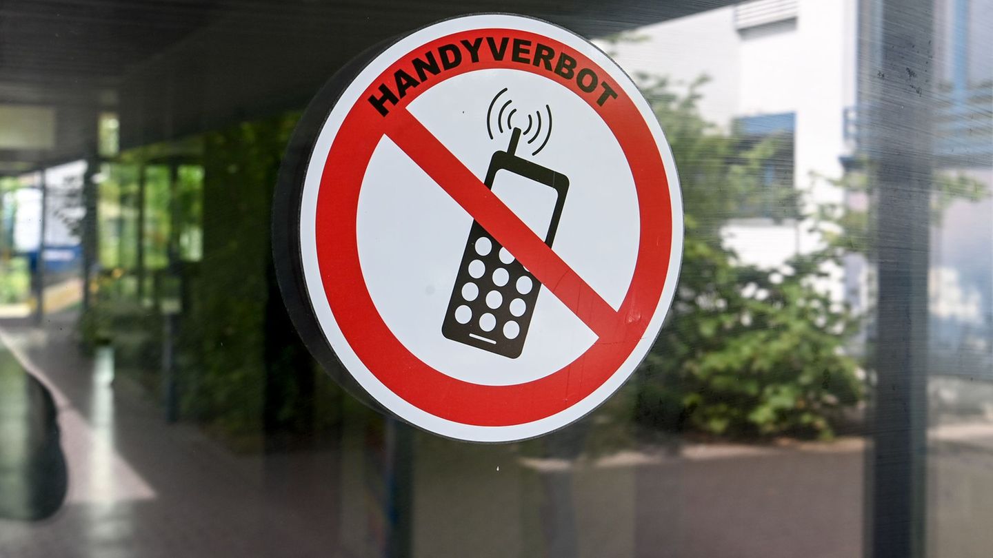 Schulen: Bildungsverwaltung will kein Handyverbot