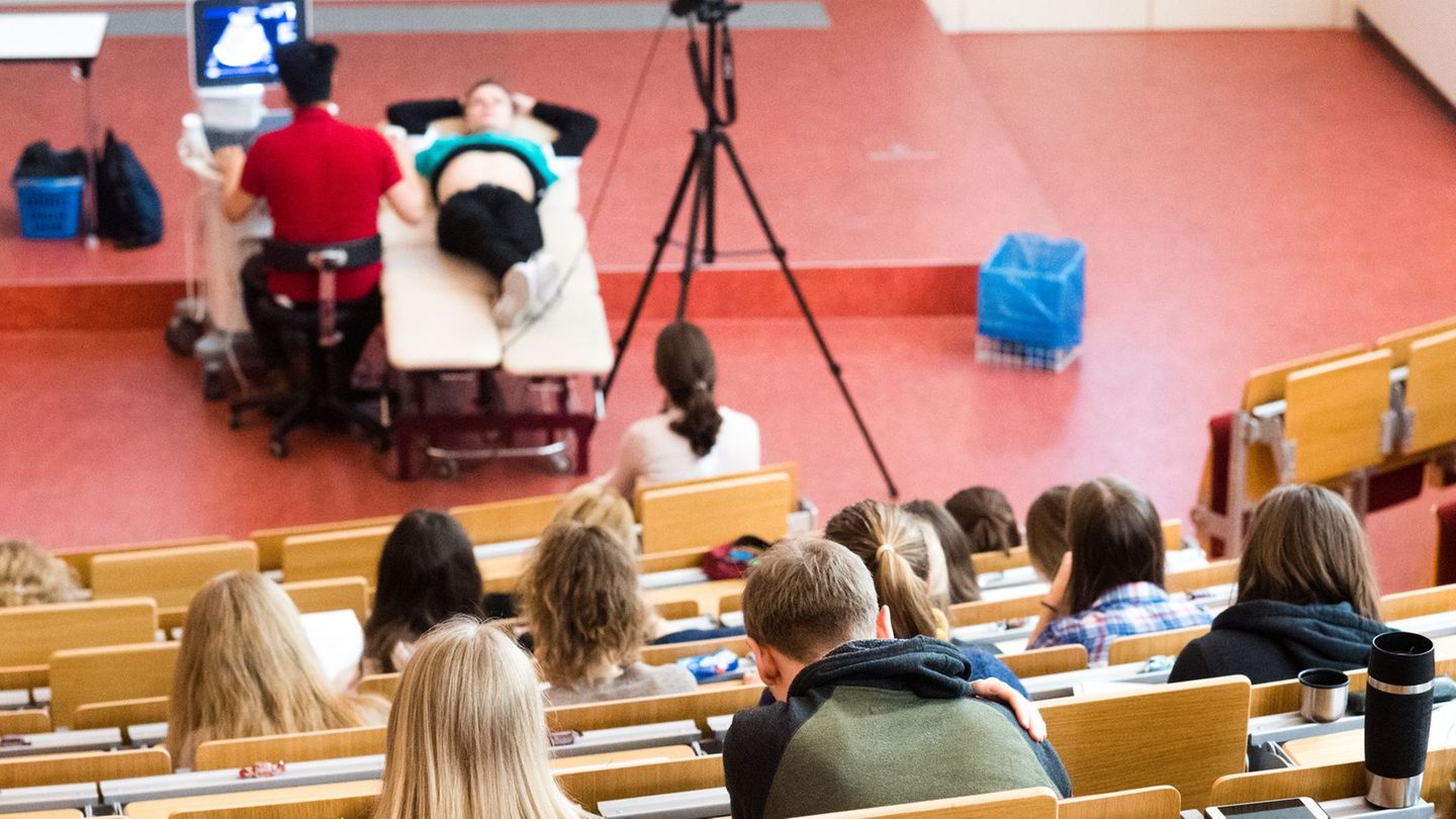 Gesundheit: Prüfungen für 1.110 Mediziner und Pharmazeuten