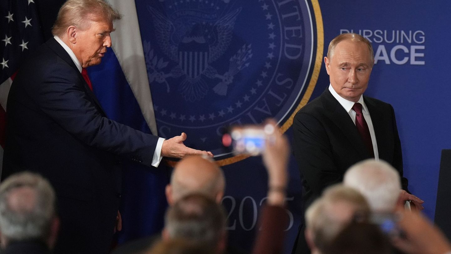 Treffen mit US-Präsident Trump: Trump kündigt Gespräche mit Nato und Selenskyj an