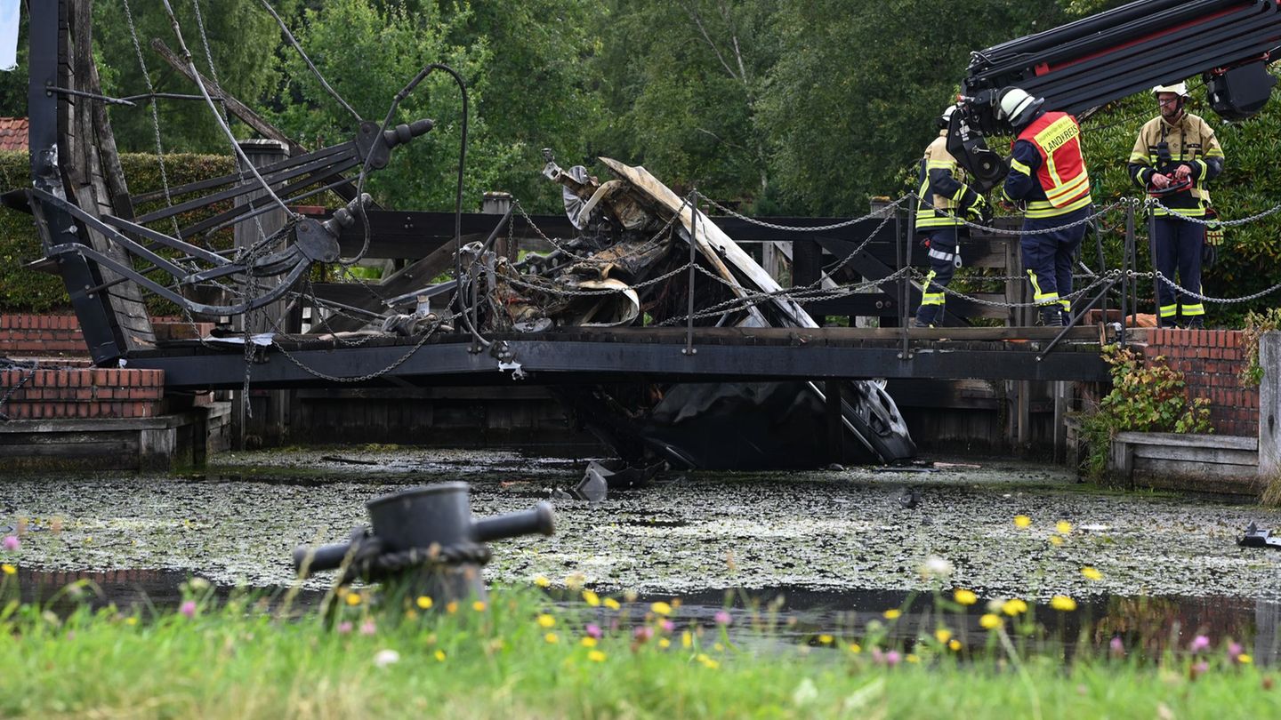 Landkreis Emsland: Auto fällt in Kanal – Ein Toter bei Unfall in Papenburg