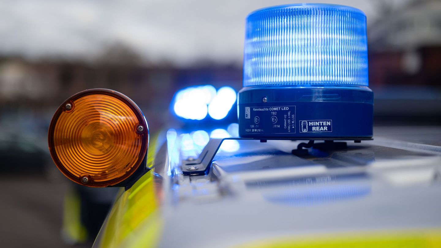 Kontrolle auf Landstraße: Auto bleibt liegen – Polizei findet Drogen