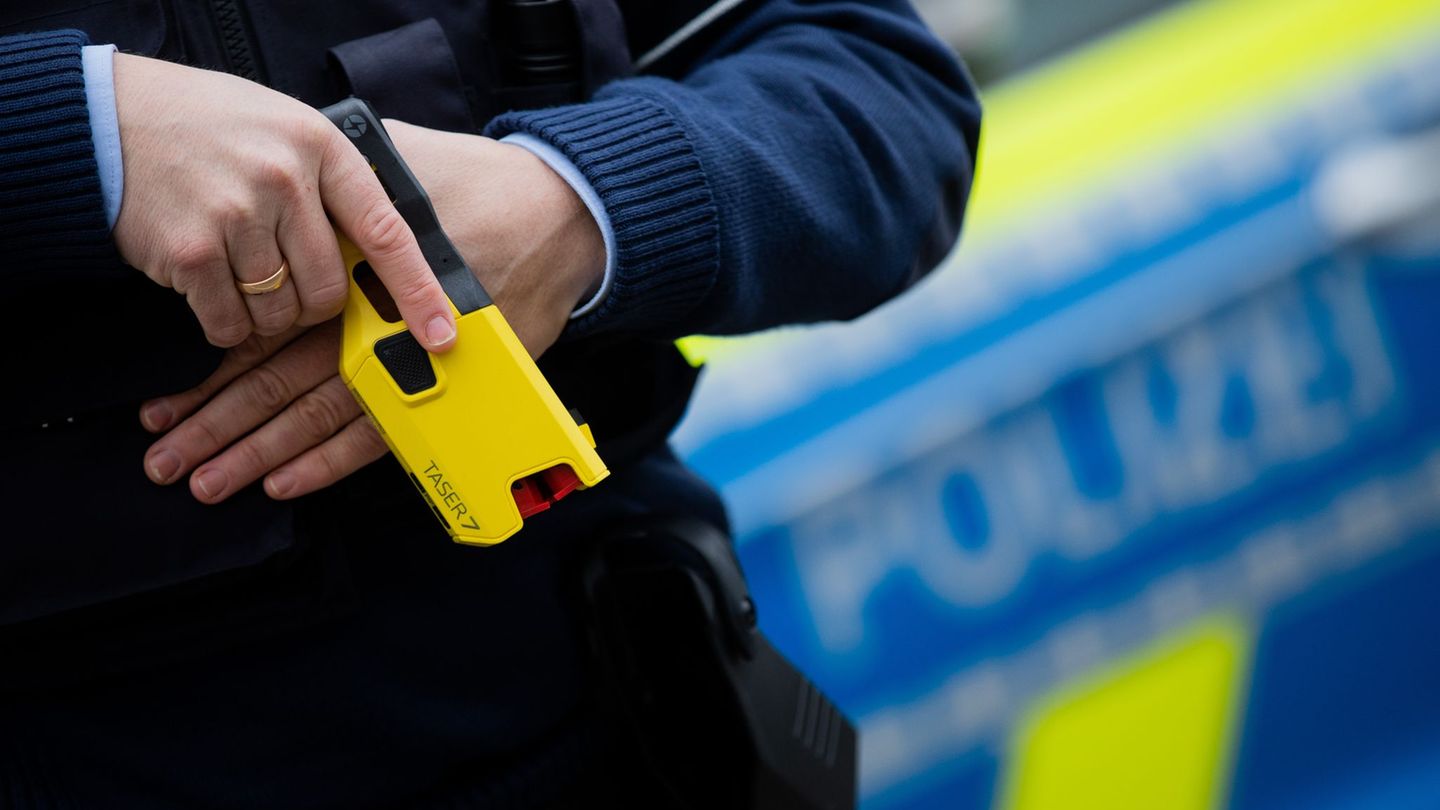 Polizeieinsatz: Widerstand geleistet: Polizei überwältigt Mann mit Taser