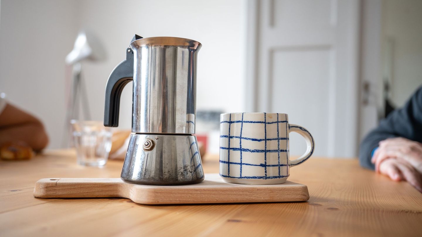 Morgenritual: Kaffeetrinker nach der ersten Tasse morgens besser gelaunt