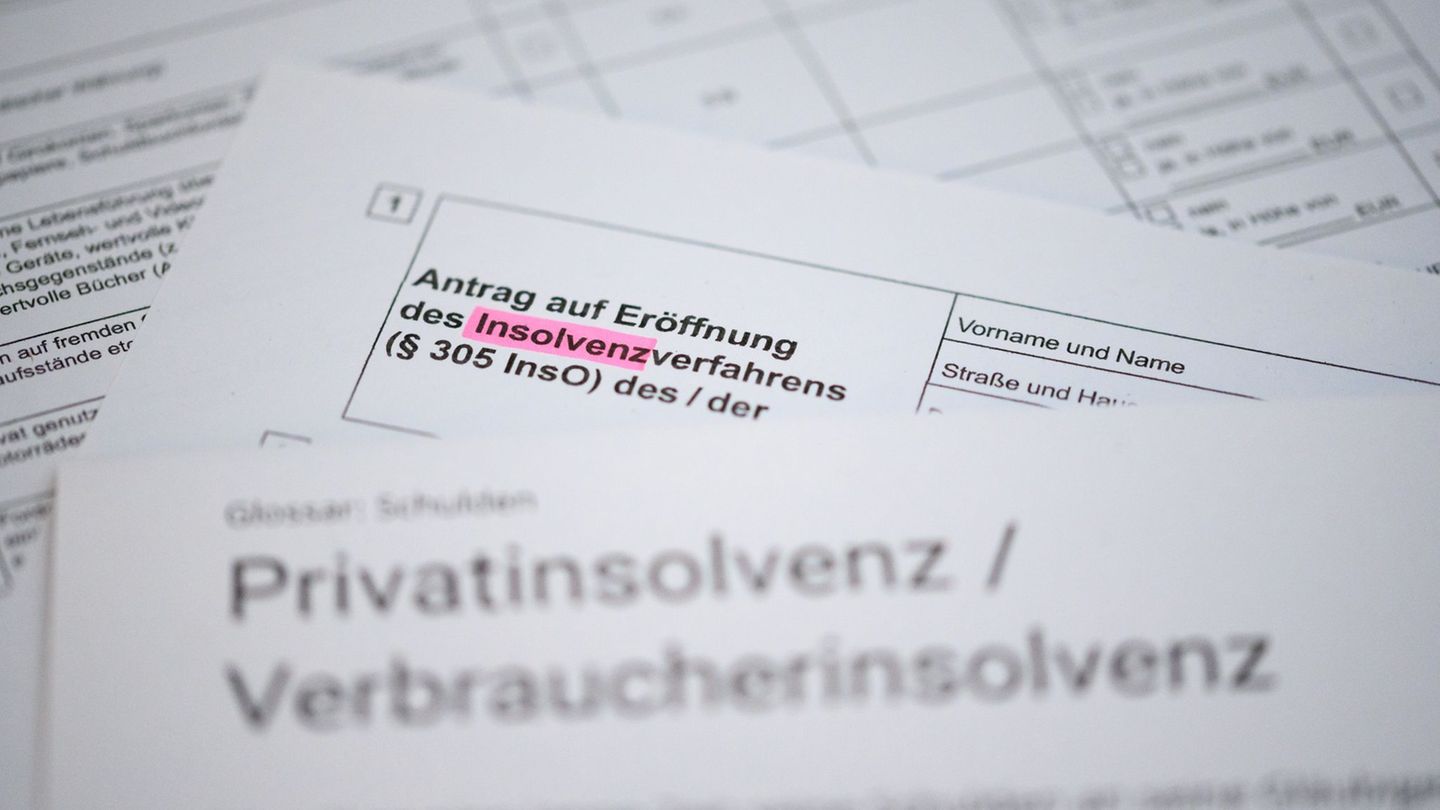 Schulden und Insolvenz: Rutsch in die Schulden – Beratungsstellen gefragt