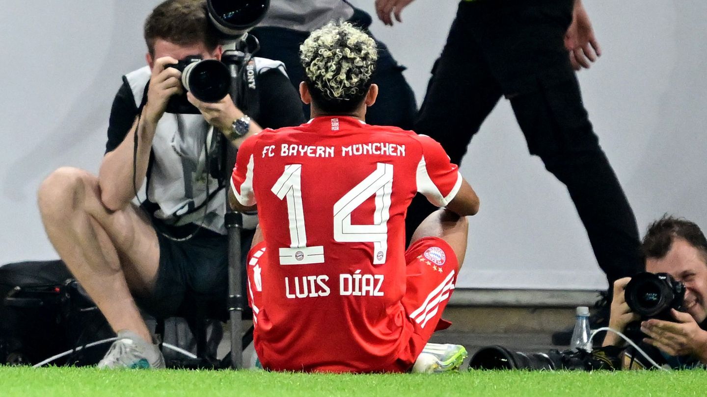 Fußball-Supercup: Díaz-Debüt: Tor, Titel und Jubel für toten Ex-Kollegen