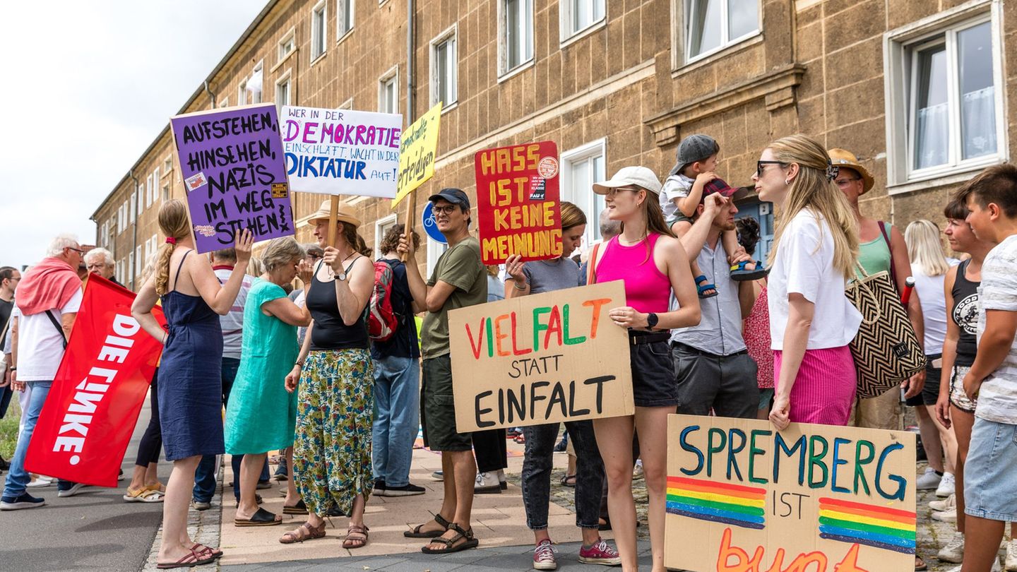 Nach Brandbrief: Laute Demo gegen rechtsextremen „Dritten Weg“ in Spremberg