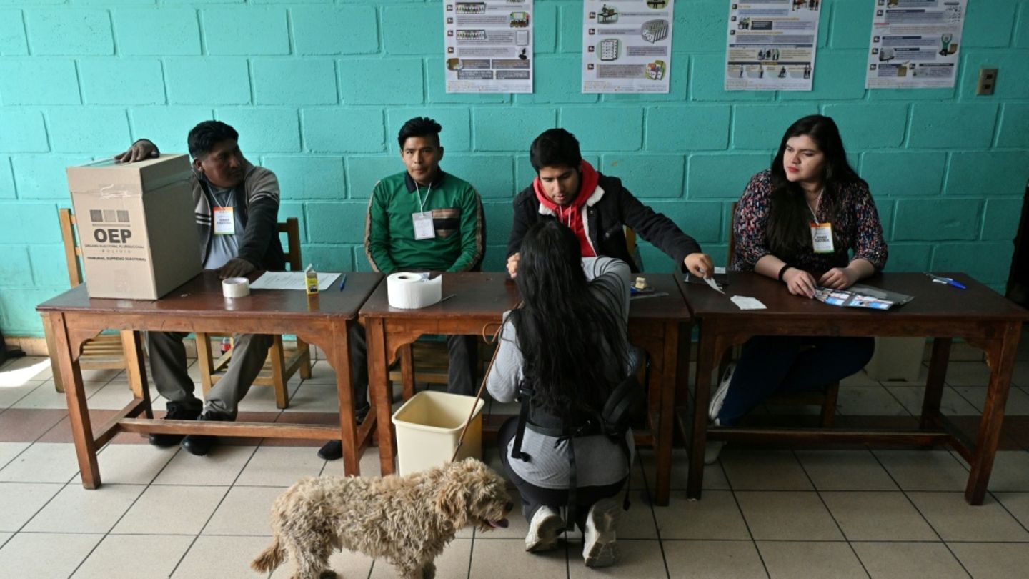 Inmitten schwerer Wirtschaftskrise: Bolivien hat neuen Präsidenten gewählt