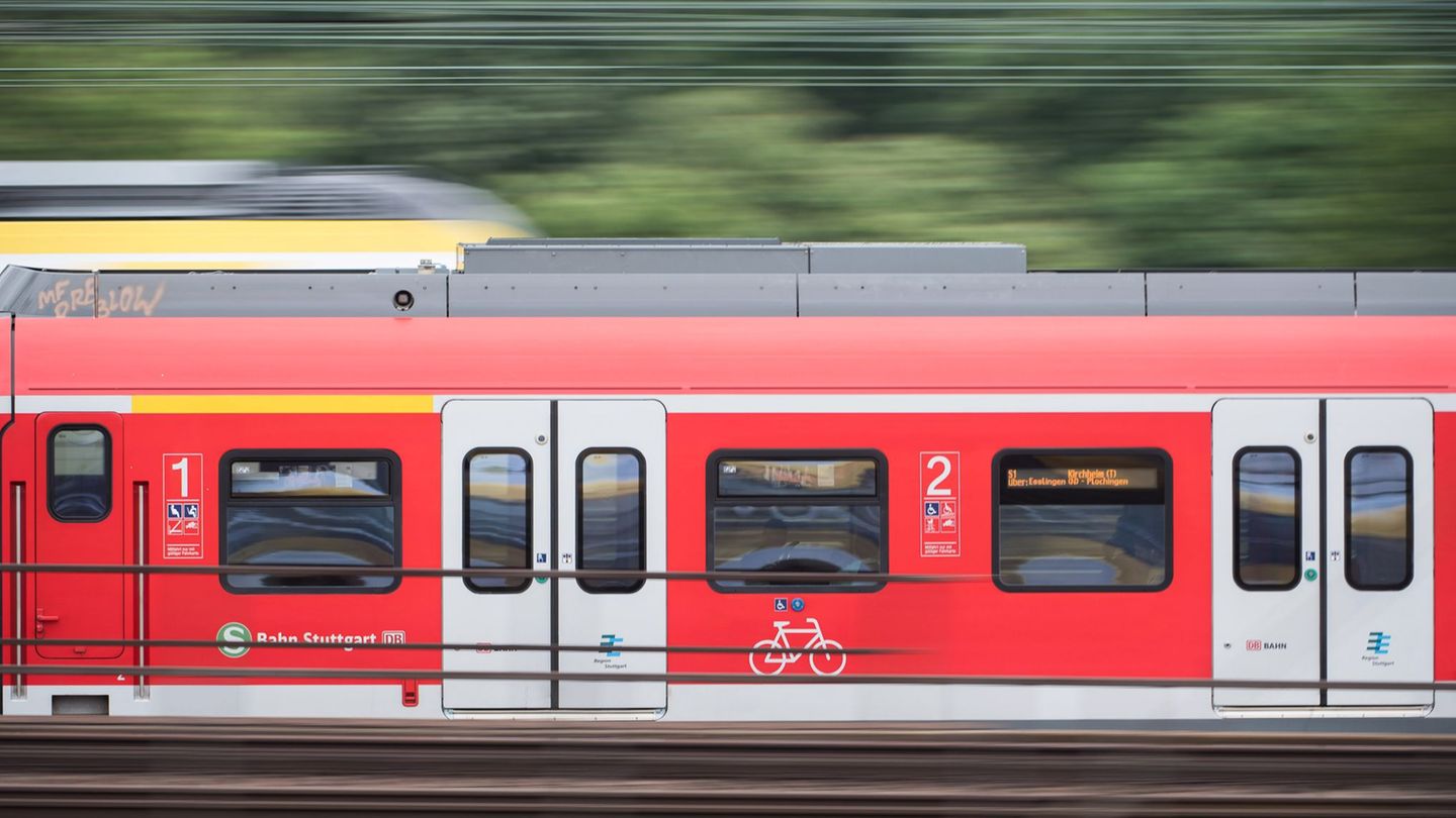 Notfall: Schlägerei in der S-Bahn: zwei Frauen gegen sechs Männer