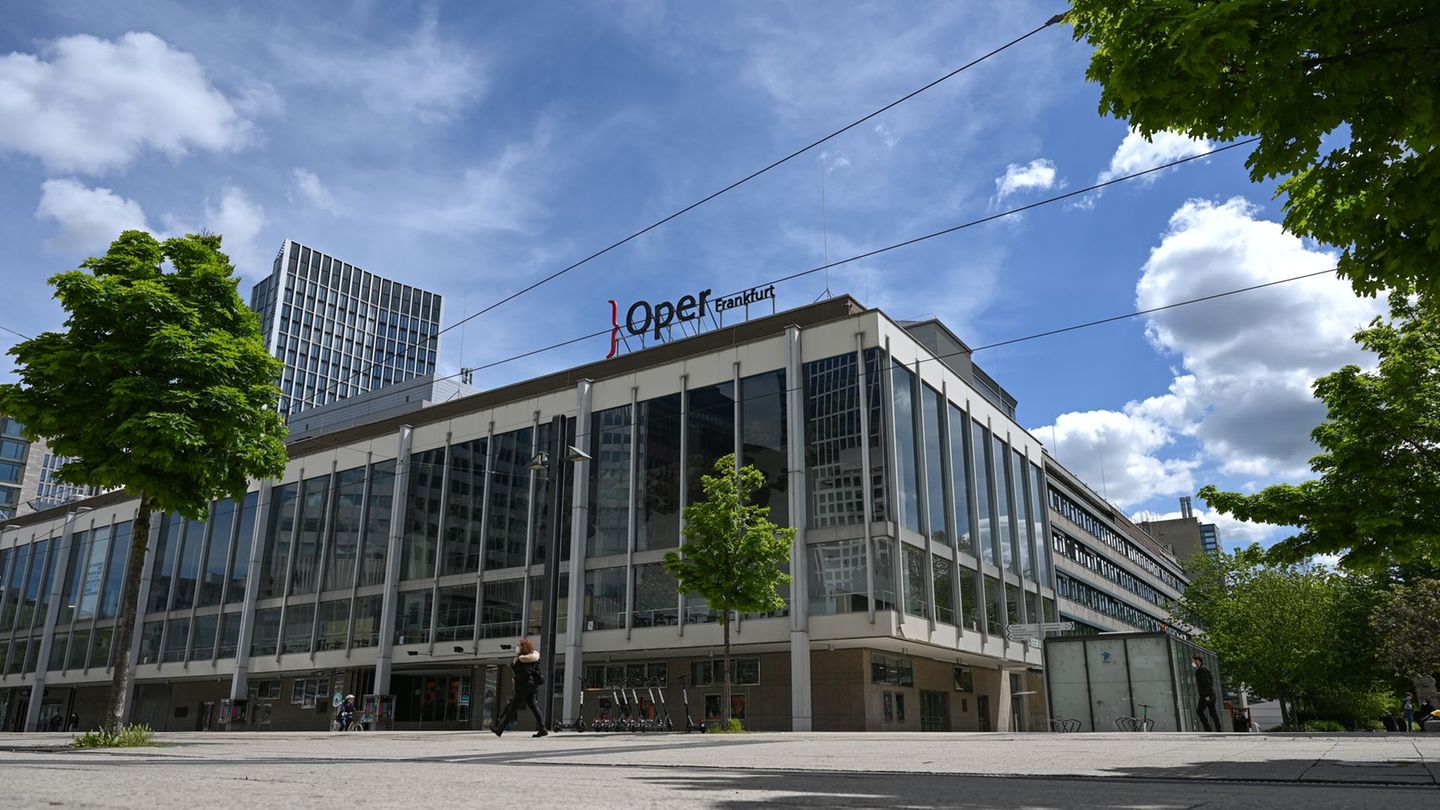Hommage an Verein.: U-Bahnstation im Eintracht-Look wird präsentiert