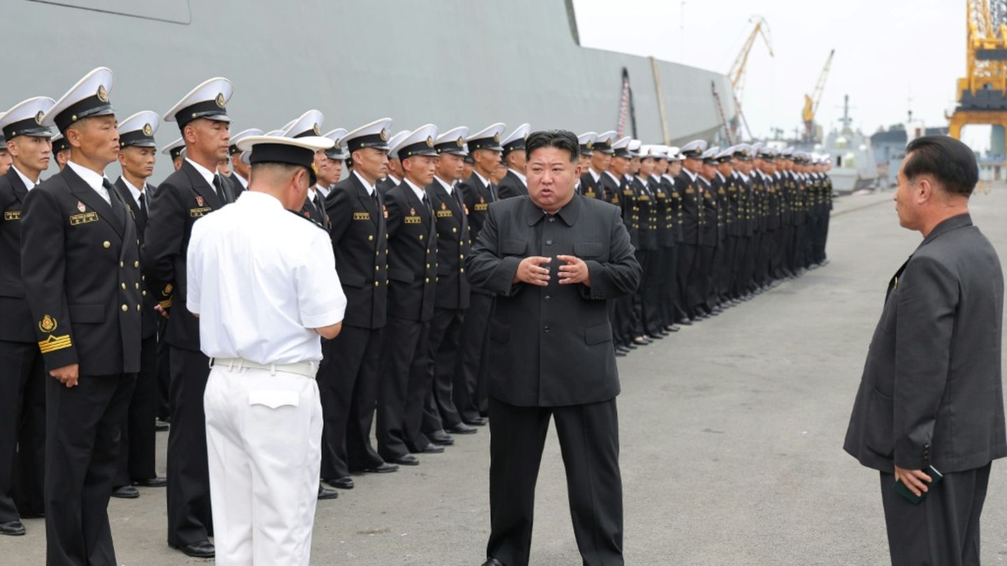 Nordkoreas Machthaber Kim verkündet Ausweitung des Atomwaffenprogramms Pjöngjangs