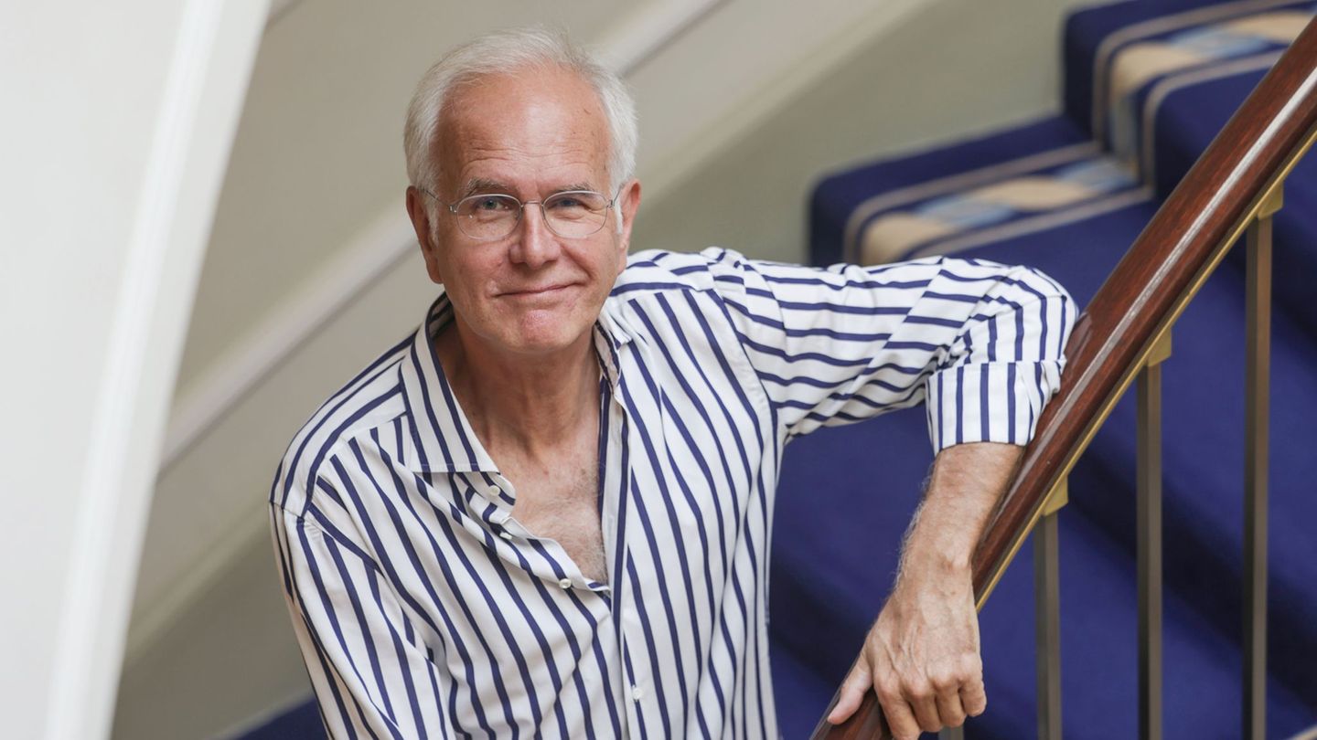 Bundestag unter Modeaspekt: Harald Schmidt verteilt Modenoten an Politiker