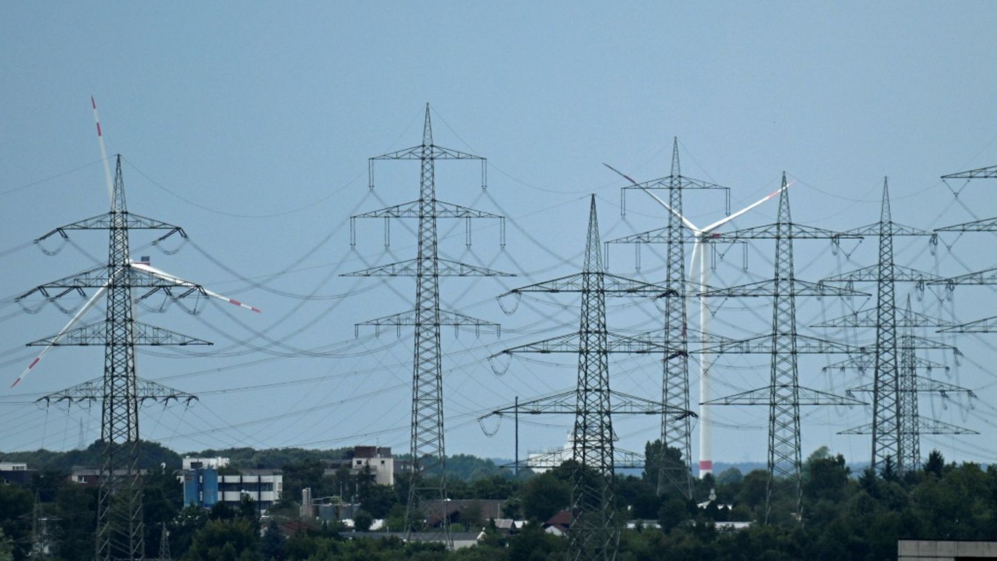 Gesetzentwurf: Strompreise sollen 2026 über Zuschuss zu Übertragungsnetzkosten sinken