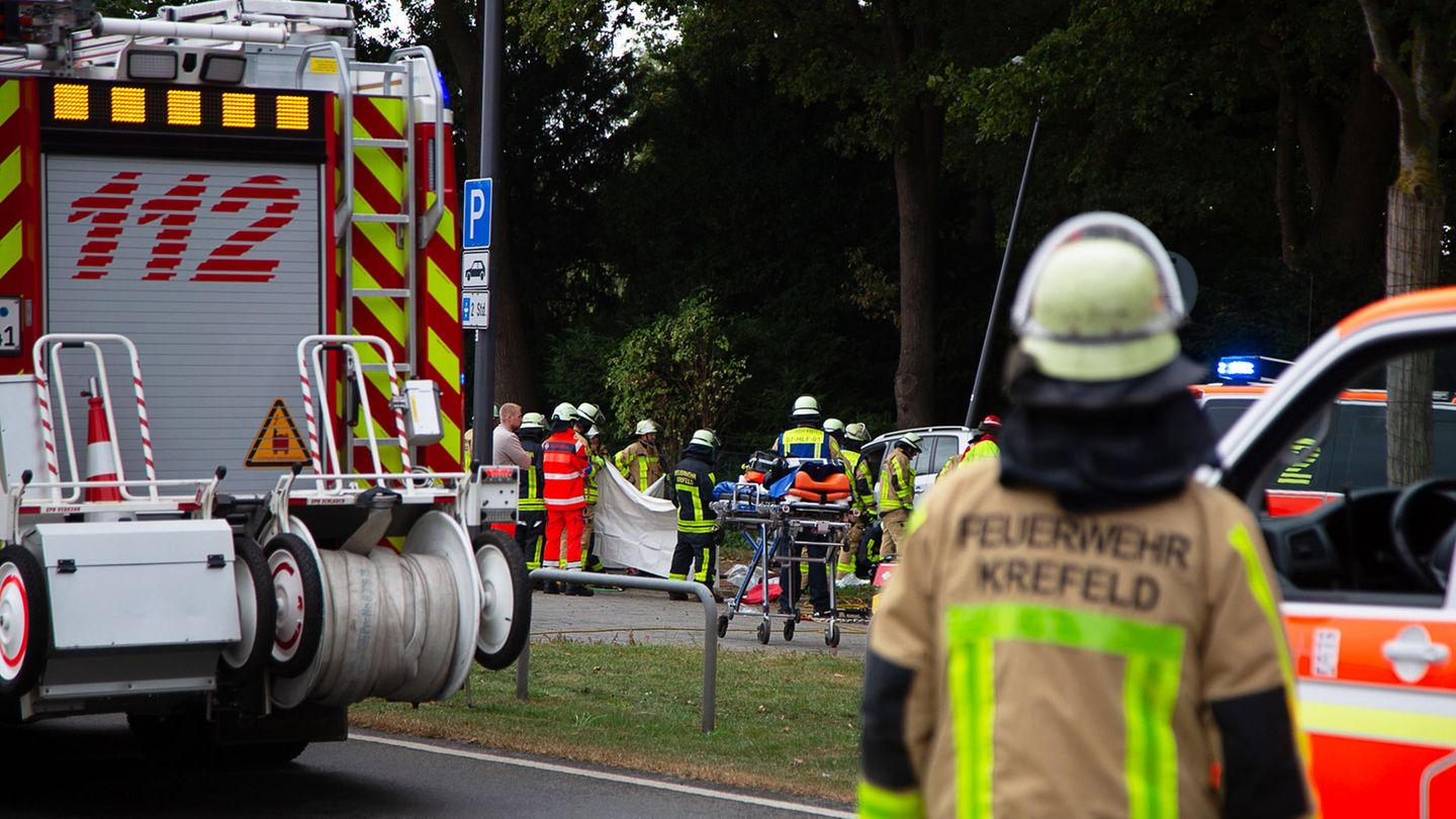 Krefeld: Auto erfasst Zwillinge auf Friedhofsparkplatz – beide tot