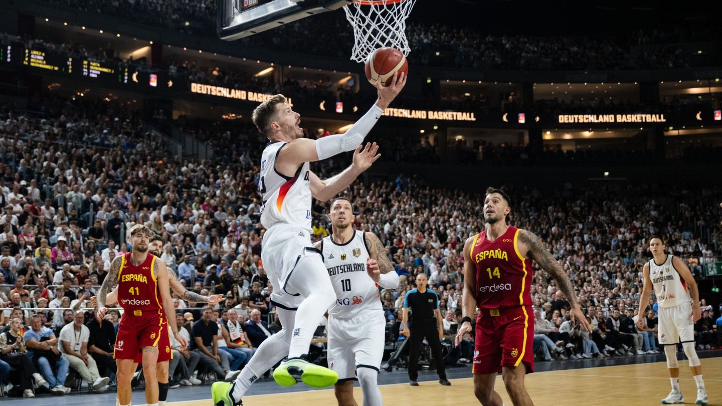 Vor der EM: Nowitzki sieht Sieg: Basketballer bezwingen Spanien erneut
