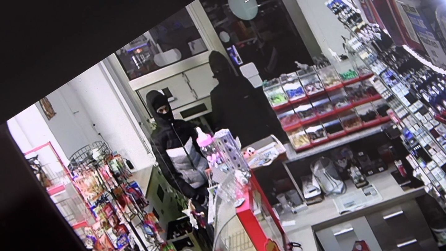 Wuppertal: Kioskbesitzer schließt Bewaffnete ein