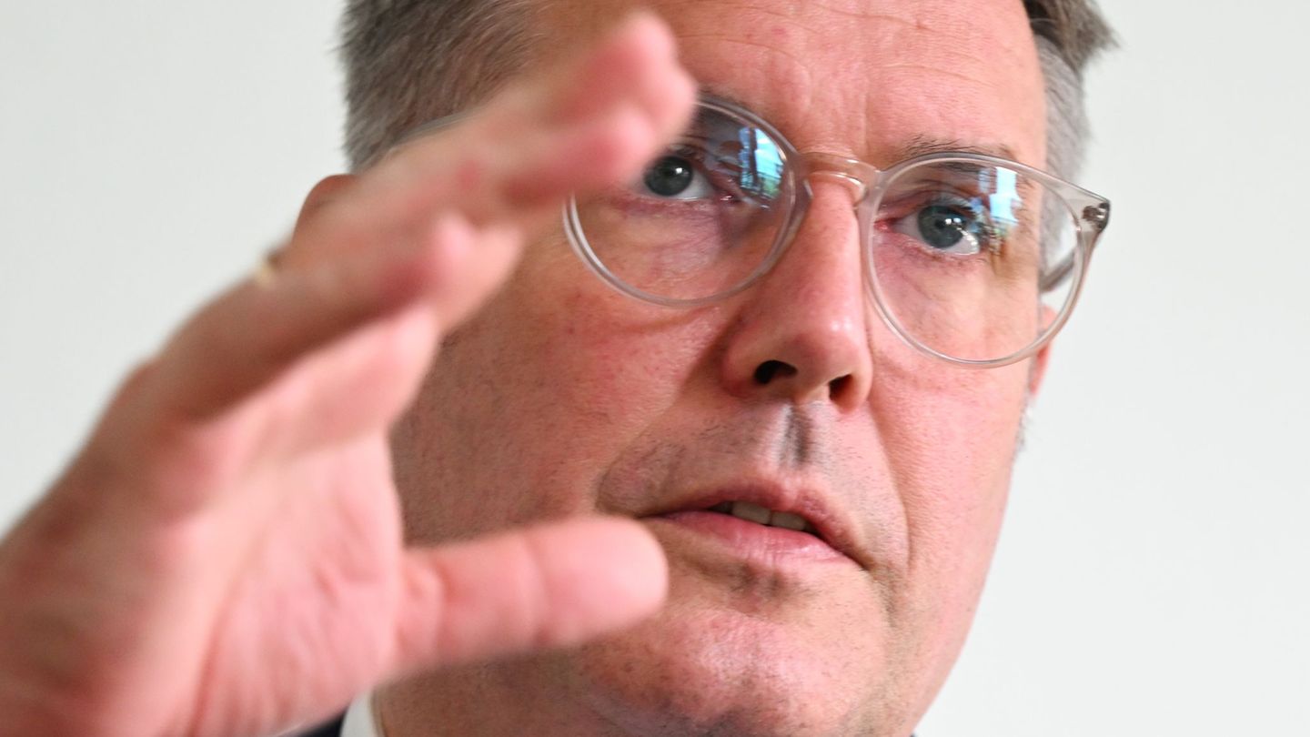 Regierung: Pläne für Nachtragshaushalt und Investitionsoffensive