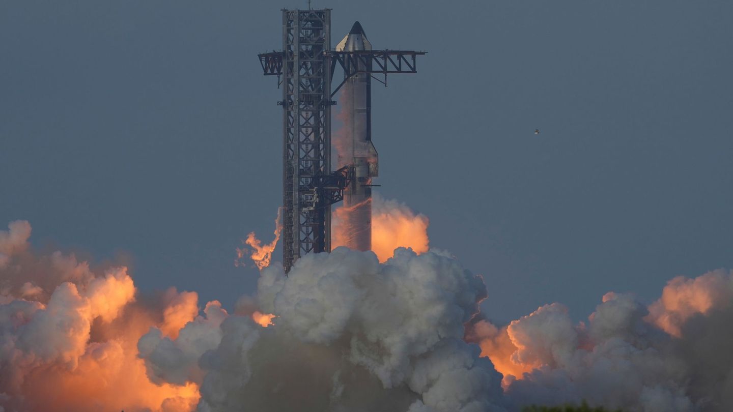 SpaceX-Projekt: Riesen-Rakete Starship absolviert zehnten Testflug