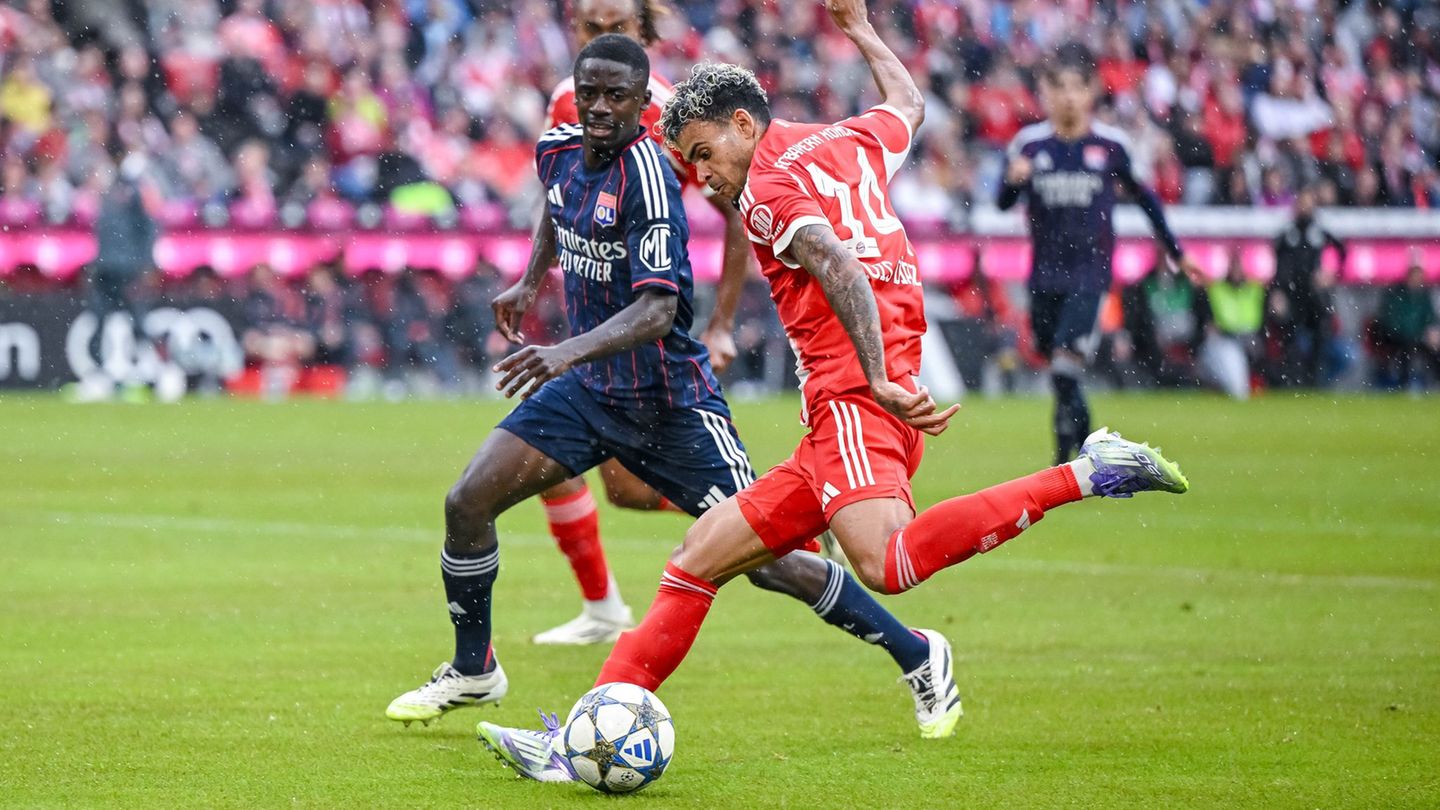 Fußball-Bundesliga: VfL Wolfsburg verpflichtet Sael Kumbedi von Olympique Lyon
