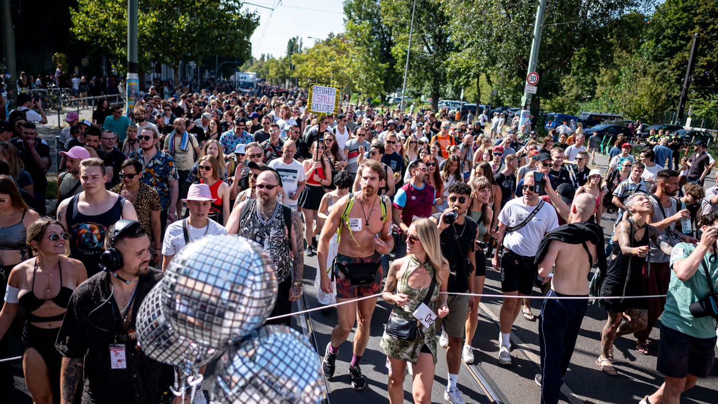 Musik: Technoparade „Zug der Liebe“ mit Bässen durch Berlin