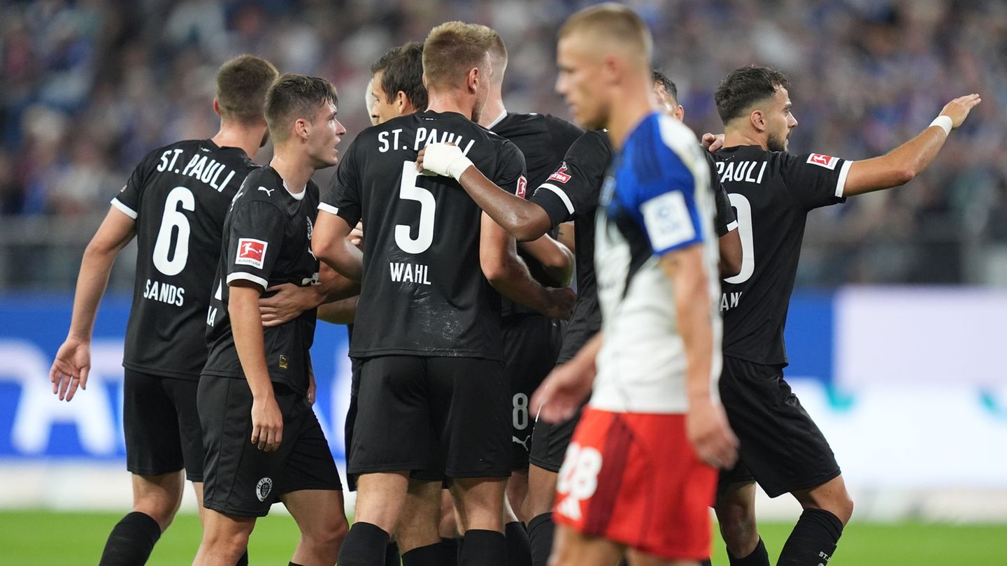 Fußball-Bundesliga: Hamburgs Nummer eins: St. Pauli besiegt HSV mit 2:0