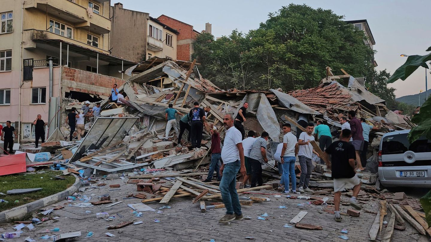 Provinz Balikesir: Ein Toter und Verletzte bei Erdbeben der Stärke 6,1 in der Westtürkei