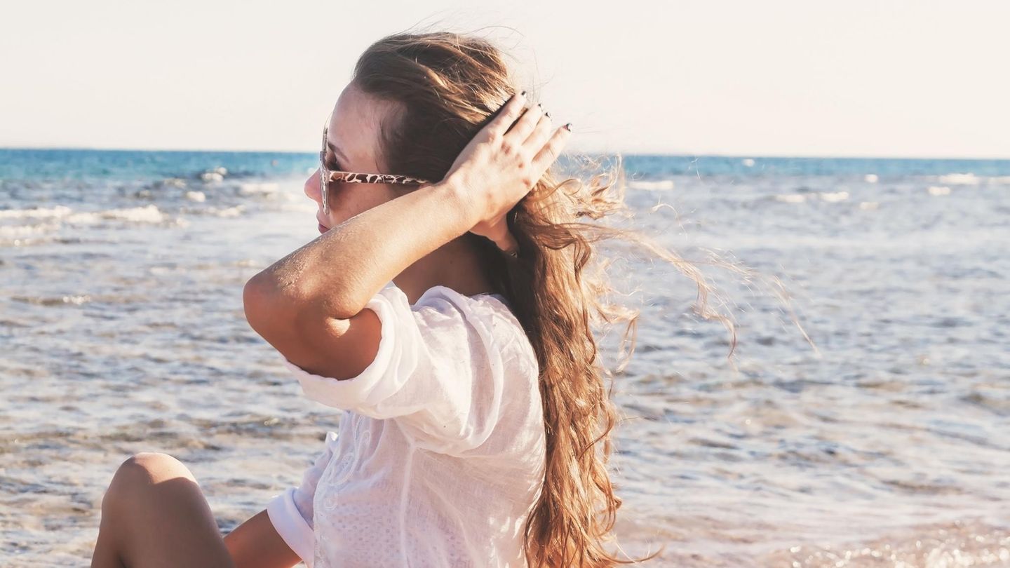Haarstyling: Beach Waves to go: Wie Salzspray den Urlaub nach Hause bringt