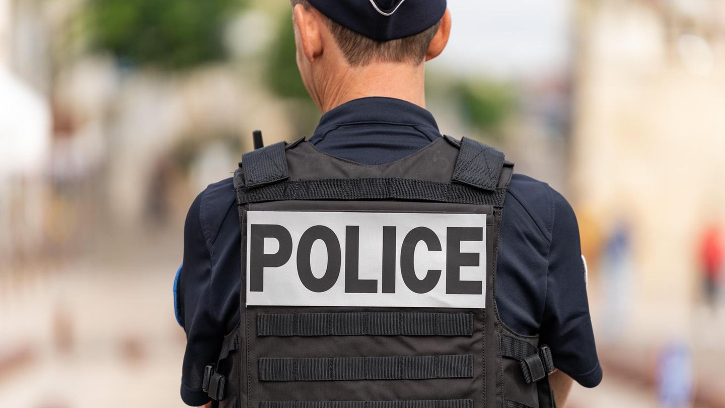 Horrorfund in Frankreich: Spaziergängerin findet aufgeschlitzte, in Kreuzform „inszenierte“ Leiche