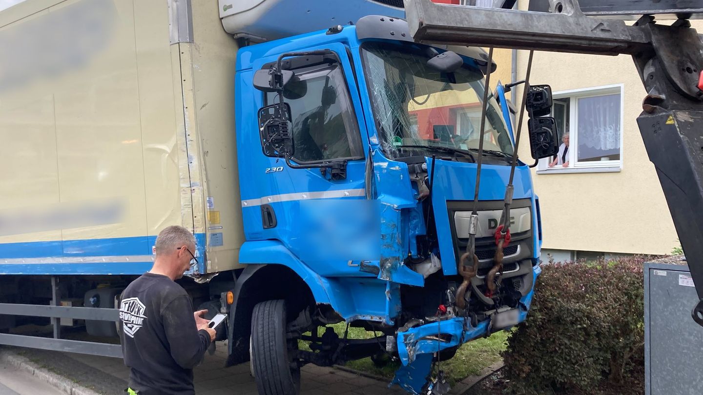 Unfall in Rostock: Lkw rast über Marktplatz in Rostock – Keine Verletzten