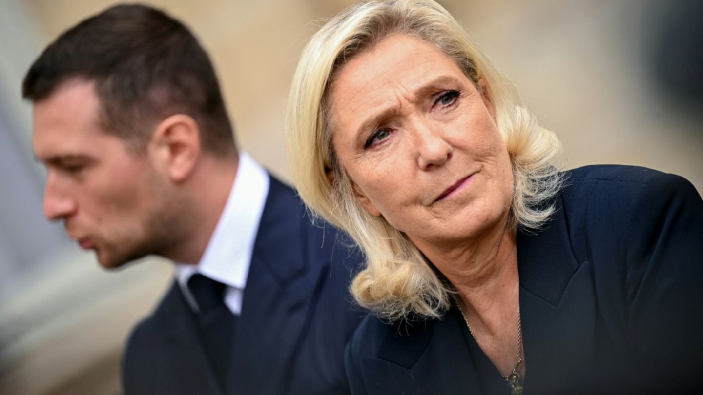 Frankreichs Rechtspopulisten bekräftigen Beteiligung an möglichem Regierungssturz