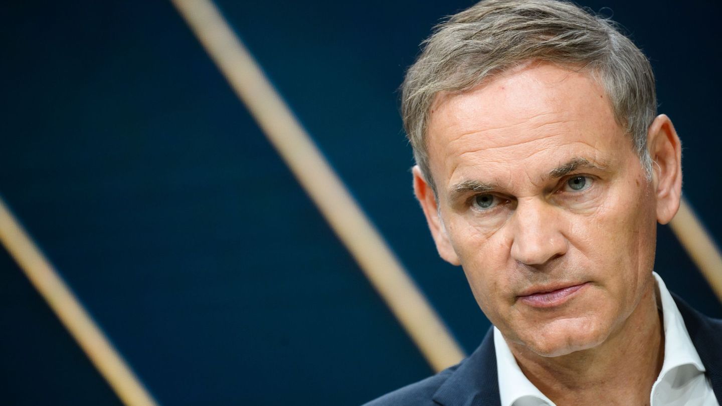 Druck auf Konzernchef: VW-Betriebsrat fordert Blumes Rückzug von Porsche-Spitze