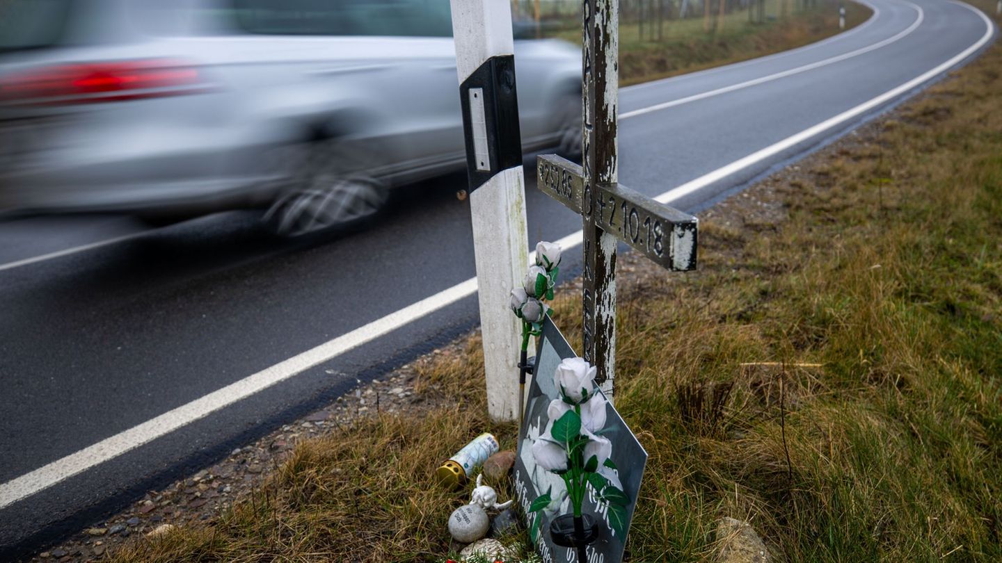 Landkreis Celle: Autos stoßen beim Überholen aneinander – Fahrer stirbt