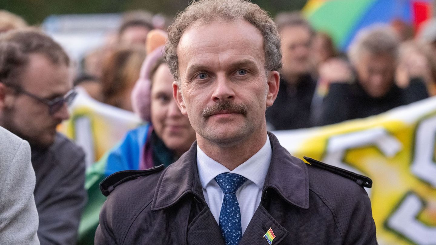 Aus der Politik in die Kunst: Comeback als Künstler für Neubrandenburger Ex-OB Witt