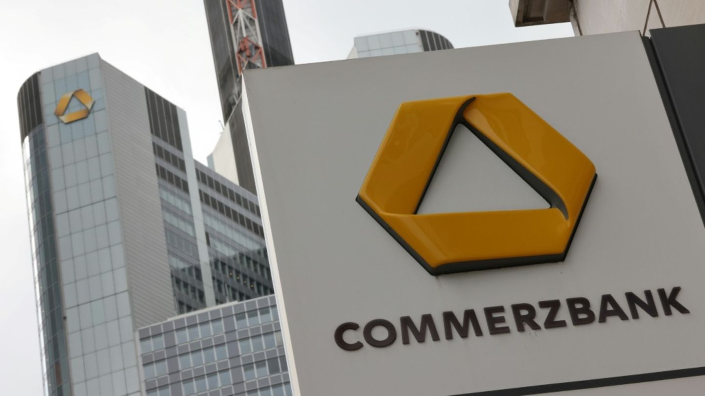 Unicredit-Chef Orcel will bis Ende des Jahres „etwa 30 Prozent“ der Commerzbank-Anteile