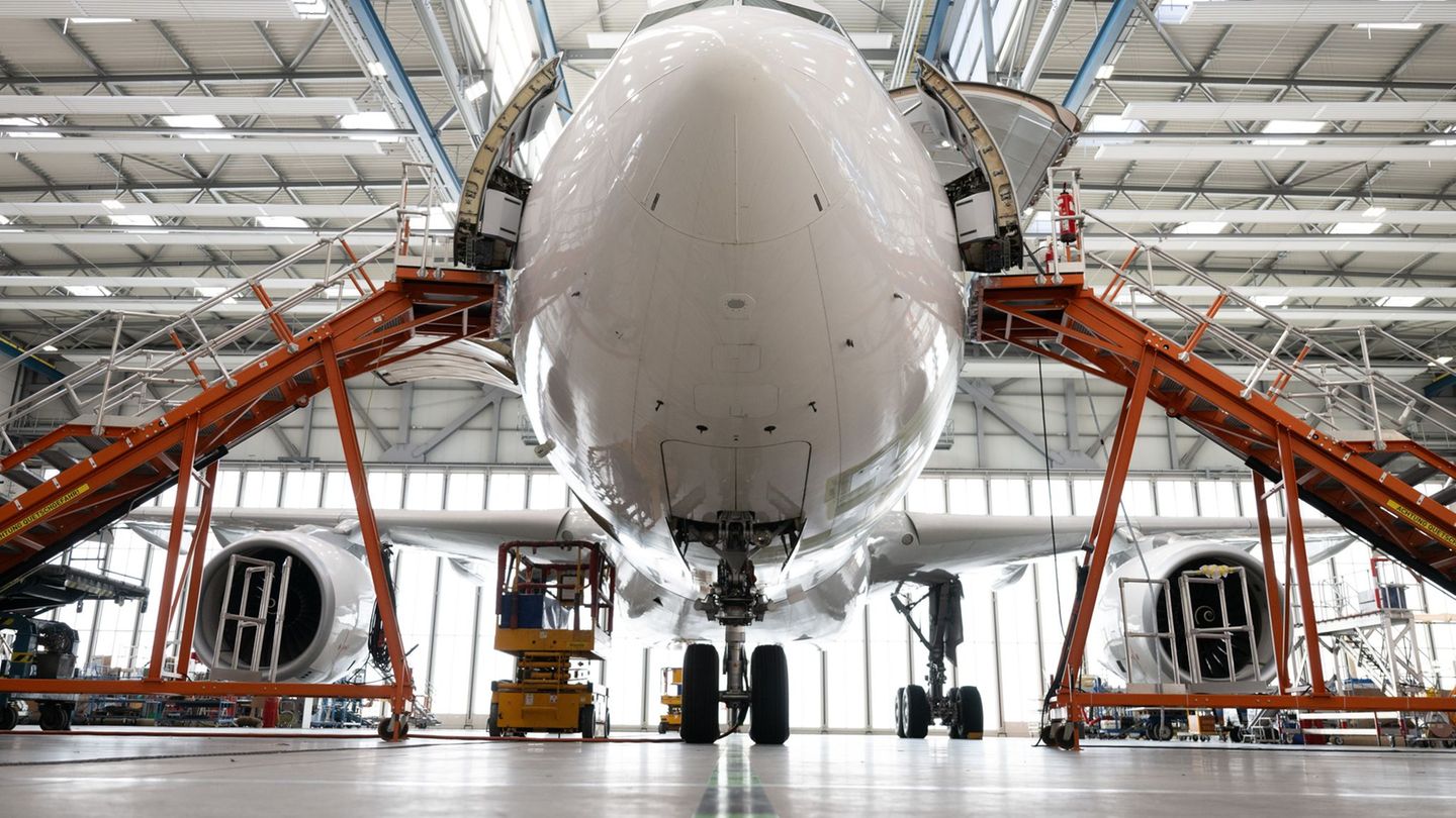 Luftfahrzeuge: EFW müssen mangels Auftragslage 300 Beschäftigte verleihen