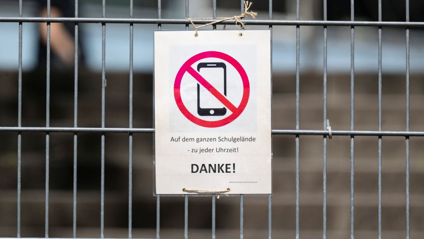 Bildung: Smartphone in der Schule – was dafür und was dagegen spricht